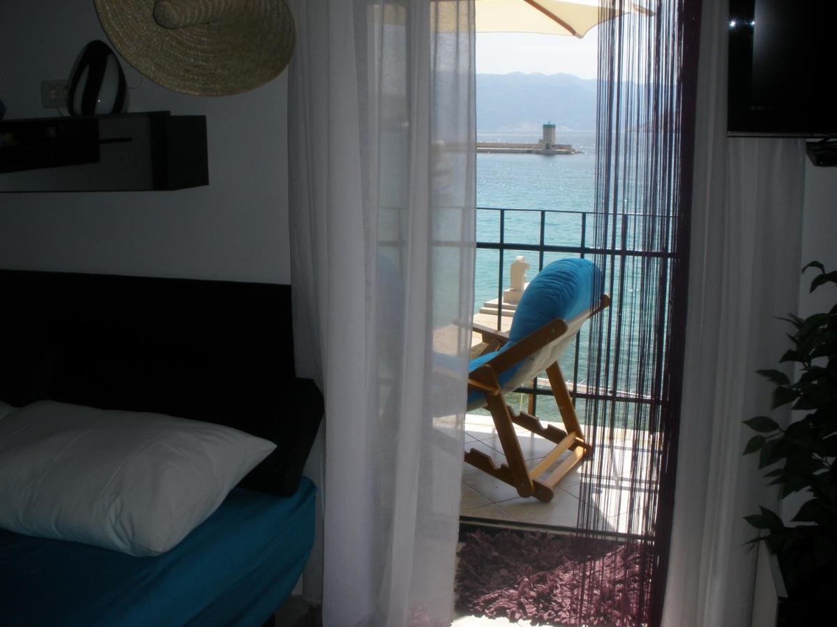 Baska Apartment-Studio Fiorino Bagian luar foto